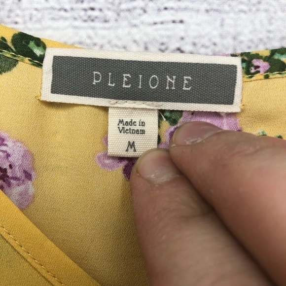 Pleione Soft Yellow Floral Top with Ruffled Hem Sz Med - Picture 3 of 5